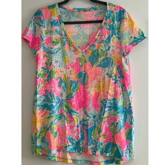 Lilly Pulitzer Size MEDIUM Etta V-Neck SHORT SLEEVE Top Florida Print - Picture 1 of 4
